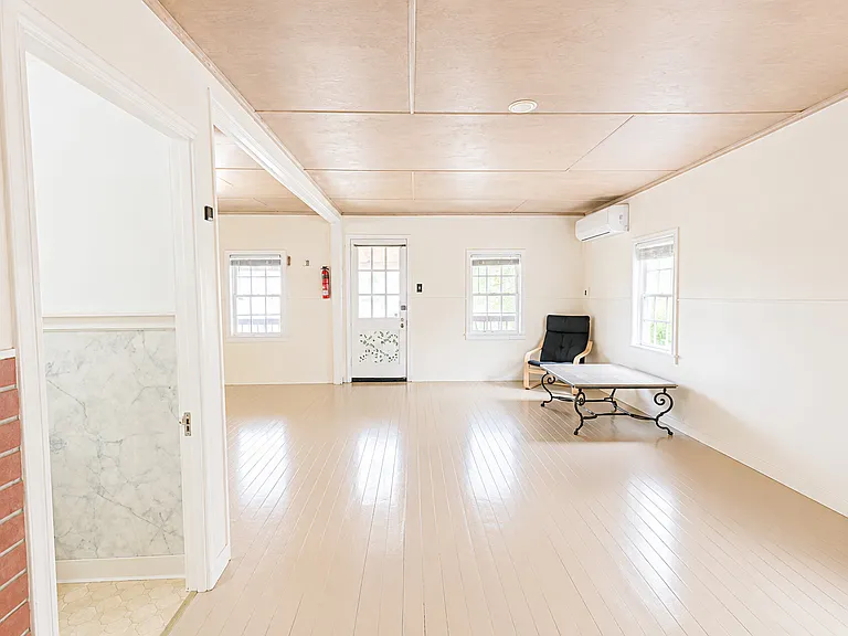 26403 Park Ave — Photo 6