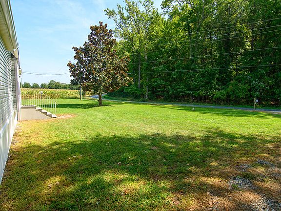 4th image of 32764 Elmore Rd