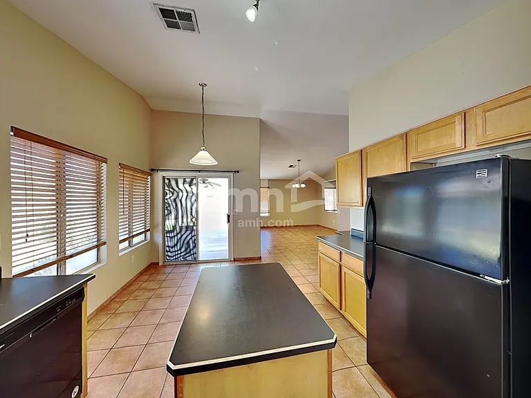 720 S Ithica St — Photo 3