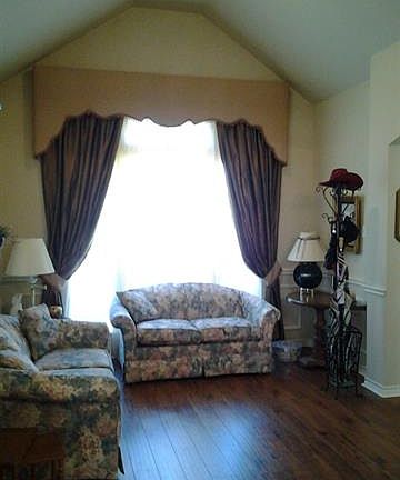 2nd image of 1156 Courtney Ln