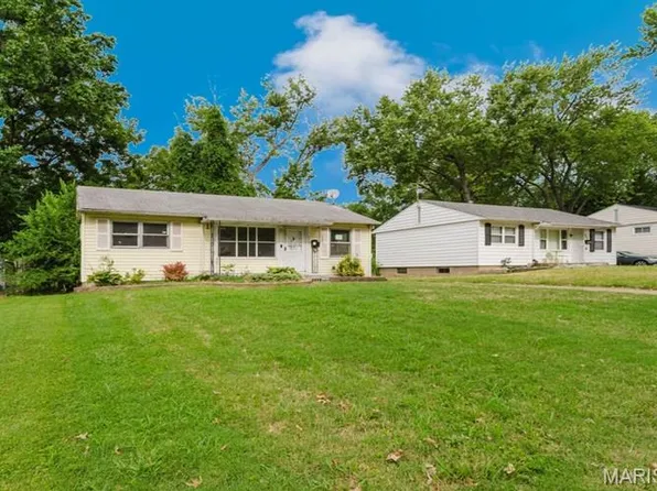 9747 Millburn Dr, Saint Louis, MO 63136