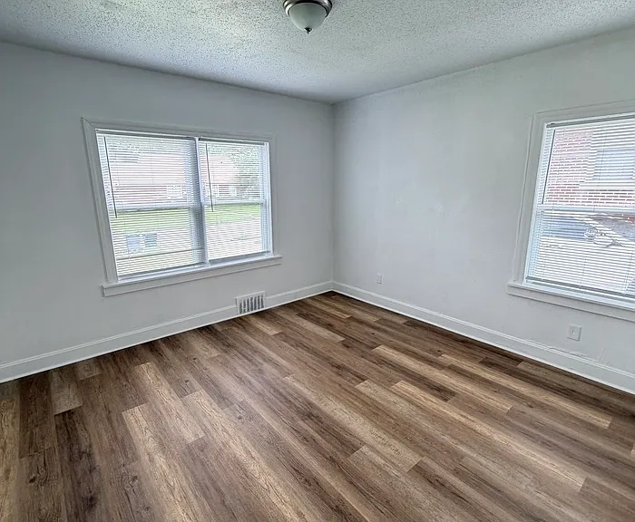 991 Terry Cir — Photo 10