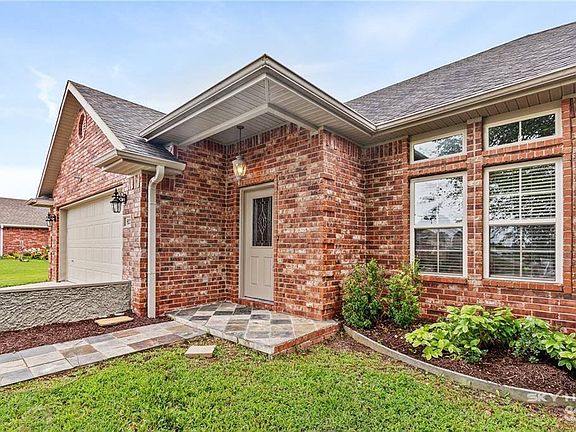 2nd image of 821 Hindman Dr
