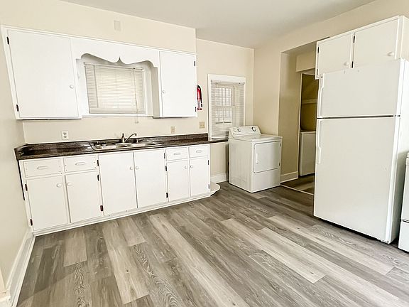 3rd image of 7 Pleasant St Unit 1