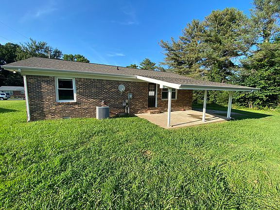 4th image of 240 Lakeview Dr