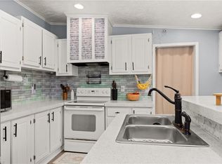 1983 Cartwright Dr, Kernersville, NC 27284