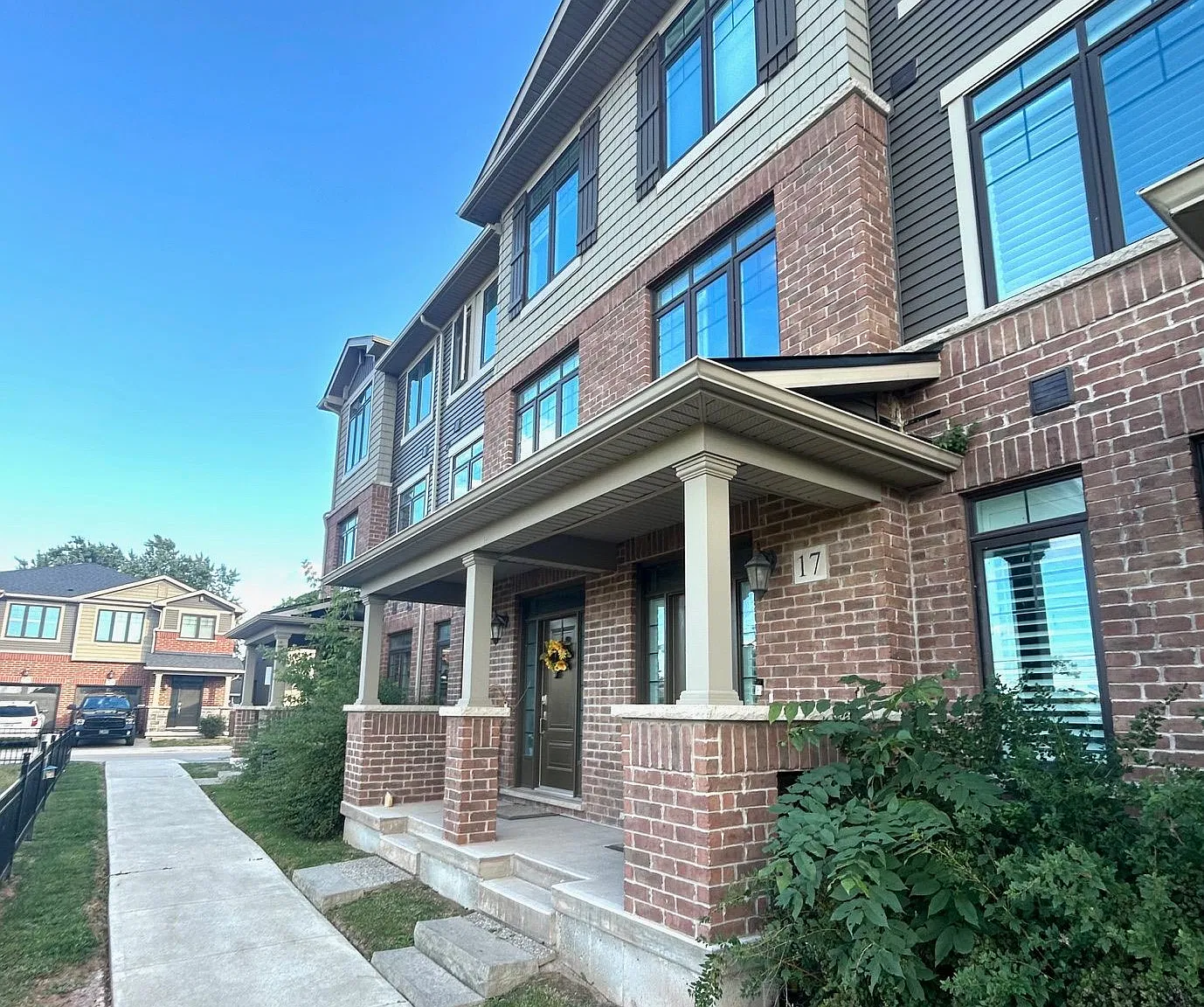 4 bed, $2,950 — Photo 2