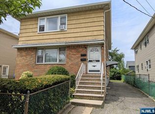 10 Strong St, Wallington, NJ 07057