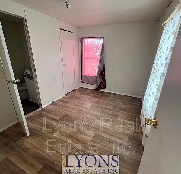 228 E Grow St #7 — Photo 3