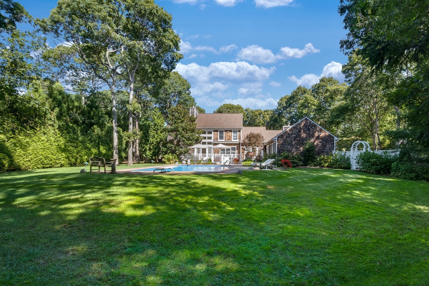  large lawn space for play