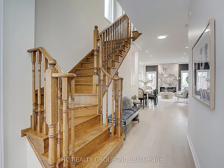 465 Woodspring Ave — Photo 3