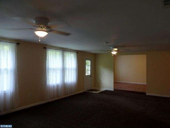 4th image of 258 N Dennis Dr