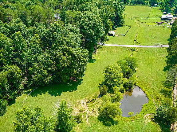 4th image of 467 Sleepy Valley Rd