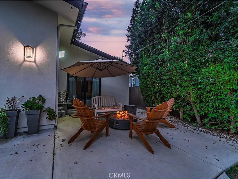 21327 Providencia St — Photo 75