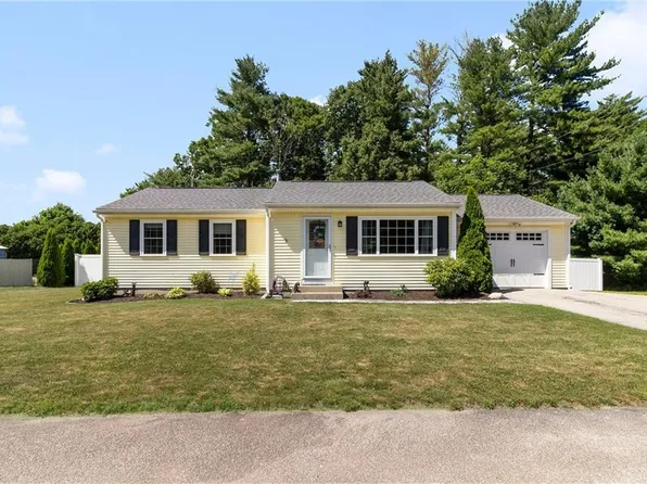 14 Black Walnut Dr, Coventry, RI 02816