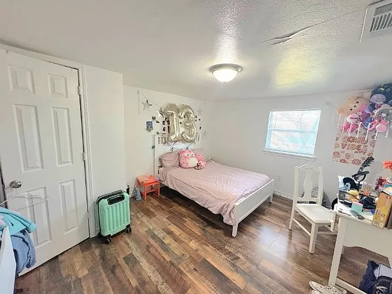 1404 Clinton Ave — Photo 11