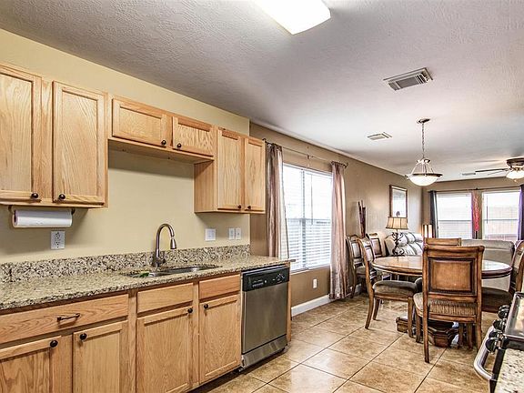 3rd image of 815 Danbury Park Ln