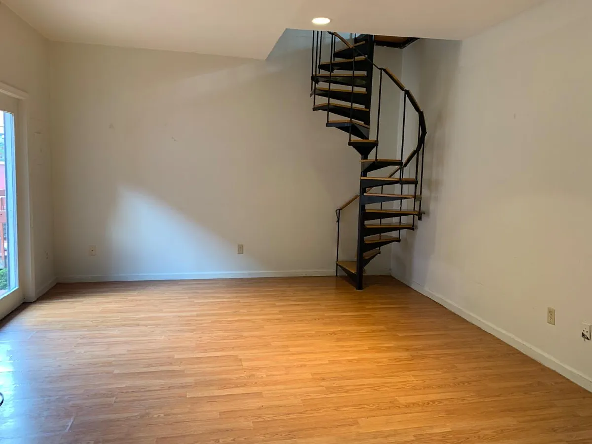 Unit Photo - 111 E 6th St #C