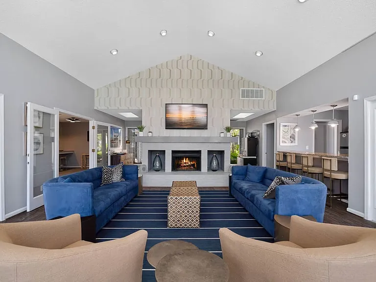 Ashley Lakehouse — Photo 14