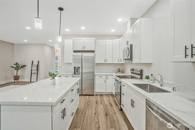 3rd image of 1404 E 51st Street