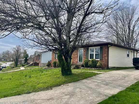 3rd image of 1808 Oakwood Dr