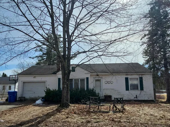3 Foxglove St, Londonderry, NH 03053