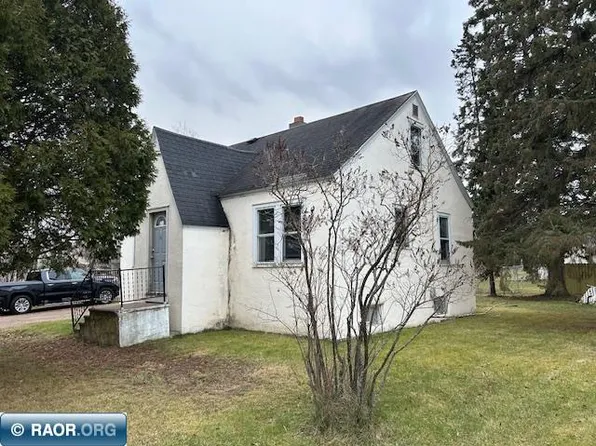 1992 E 25th St, Hibbing, MN 55746
