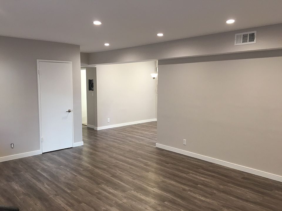 1st image of 345 S Doheny Dr APT 105