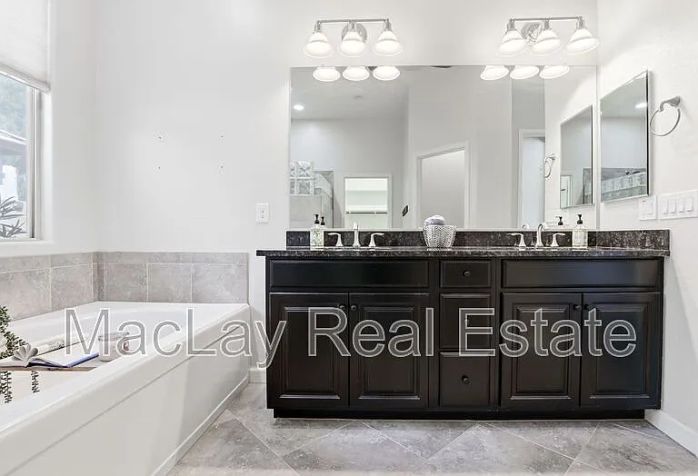 1142 E Bajor St — Photo 39