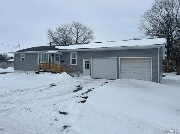 818 S Franklin St, Litchfield, IL 62056