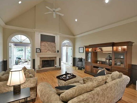 3rd image of 4421 River Bottom Dr