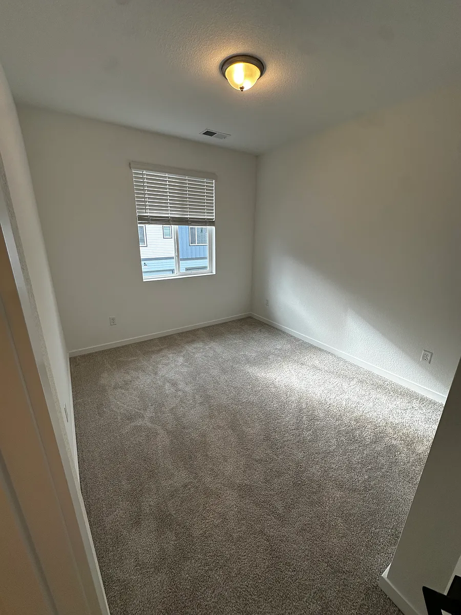 Building Photo - Silver Maple Ln