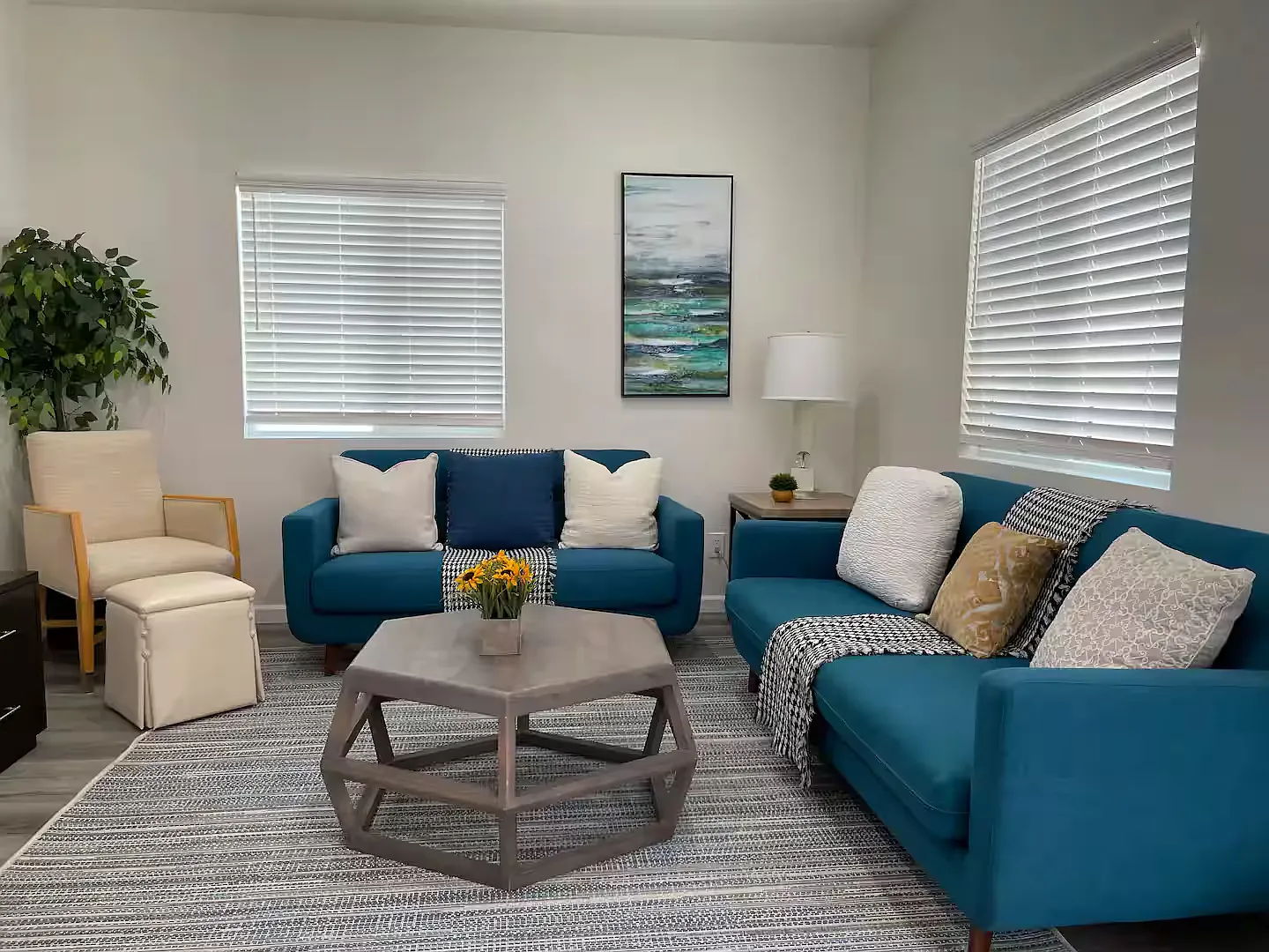 2 bed, 700 sqft, $3,500 — Photo 3