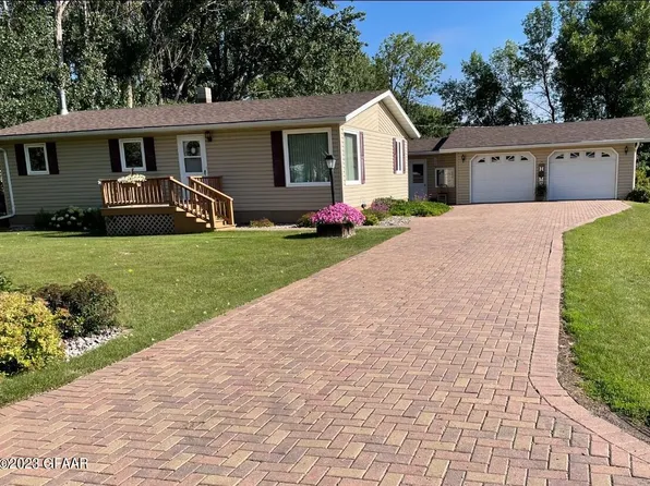 373 W Renville St, Pembina, ND 58271