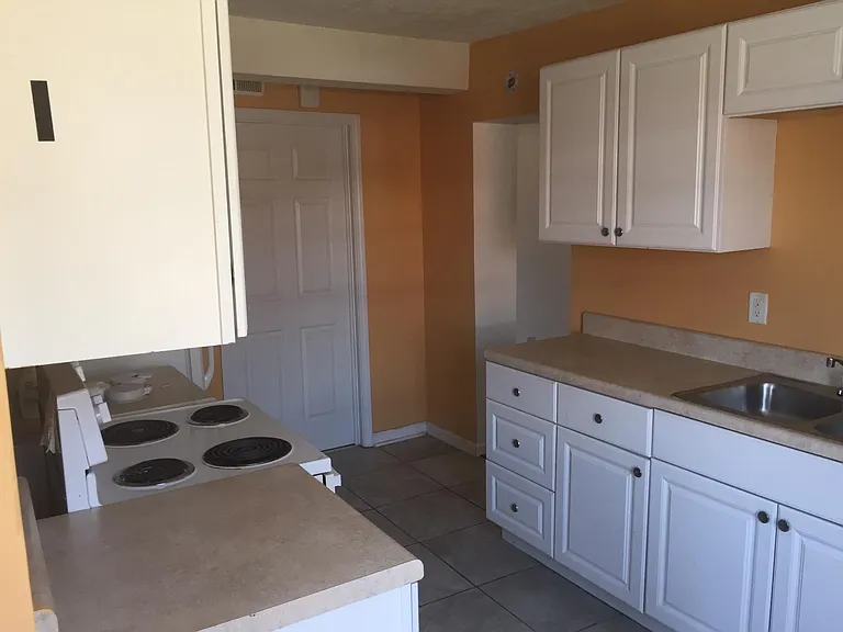 1002 Martin St SE #C — Photo 2