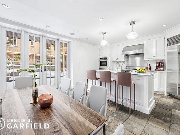 4th image of 114 W 13th St