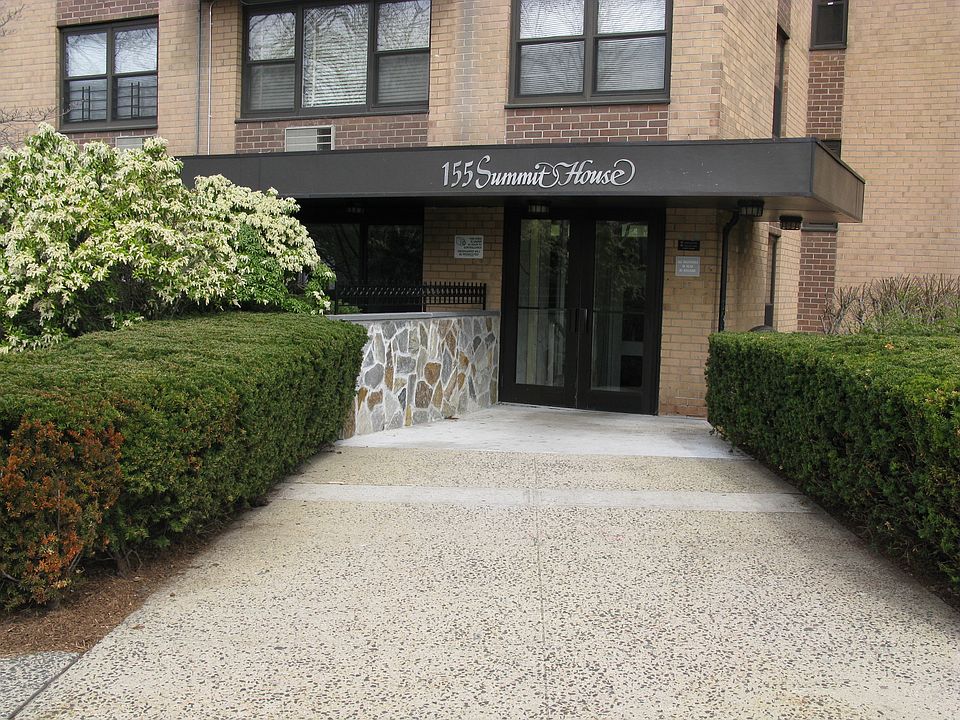 1st image of 155 Ferris Ave APT 3I