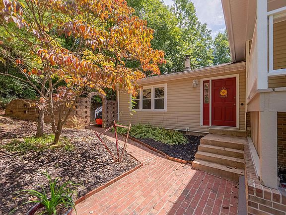 4th image of 544 M L Thompson Dr