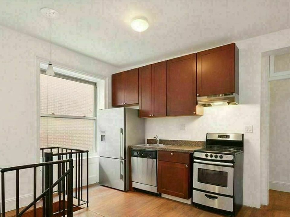 1st image of 200 Waverly Pl APT 2