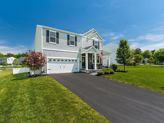 3rd image of 926 Burtwood Dr