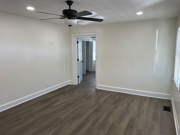 3rd image of 435 Roan St #435