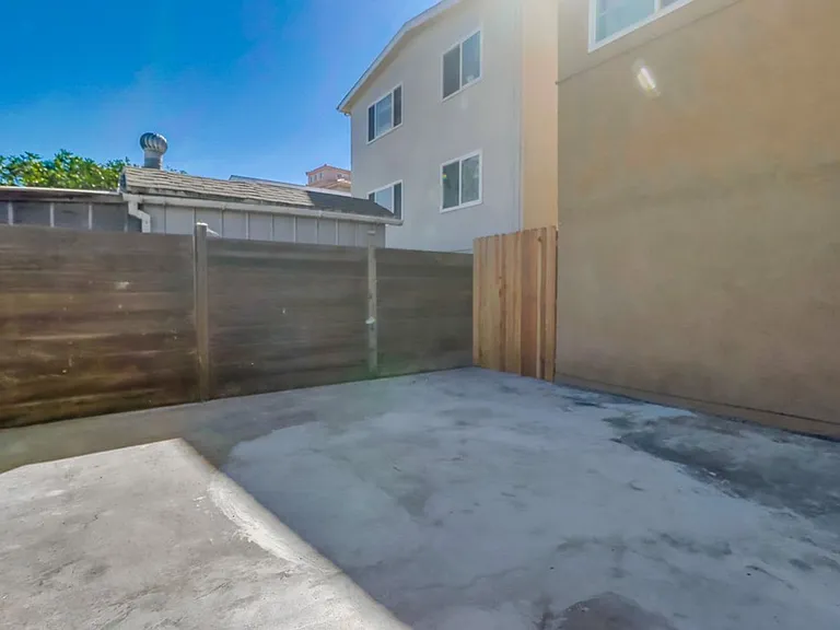 4774-80 W Point Loma Blvd — Photo 23