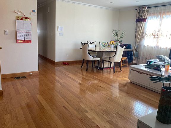 3rd image of 24606 61st Ave