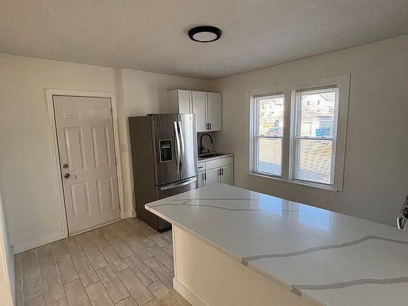 2nd image of 163 Laurens St Floor 1