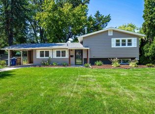 1412 14th St, Bettendorf, IA 52722