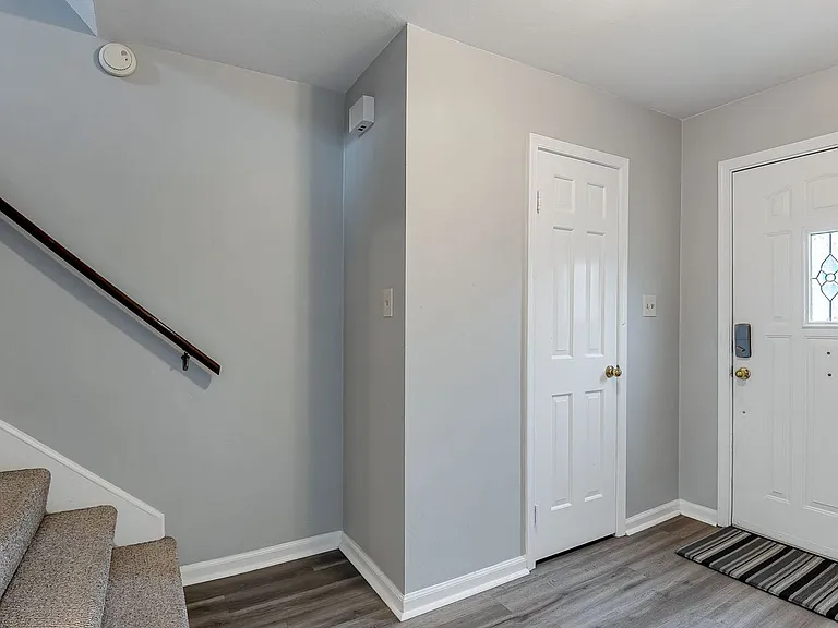 945 Indian Cir — Photo 3