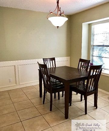 5th image of 2201 Mariposa Ln