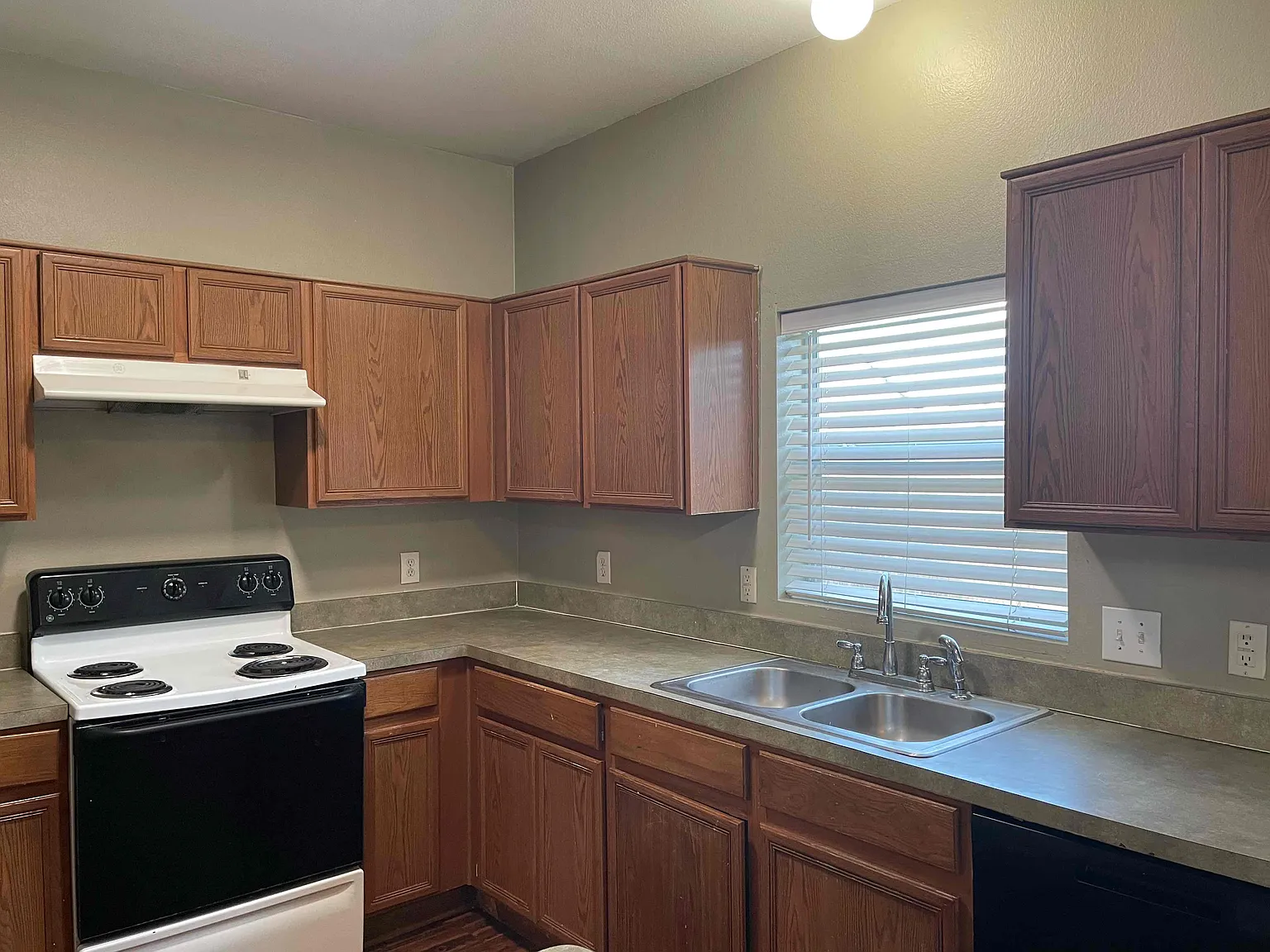 3 bed, 1234 sqft, $1,800 — Photo 4