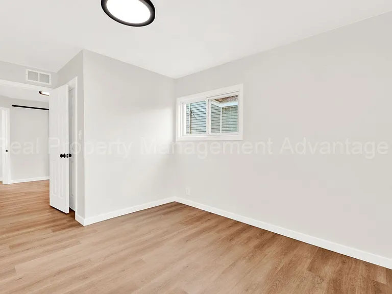 1513 E Meyers Ave — Photo 21