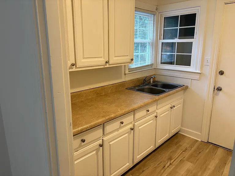 534 Arlington Ave #E — Photo 7